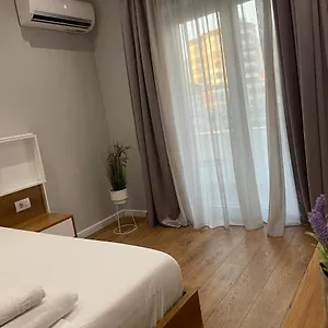 Andys , Tirana Albanië